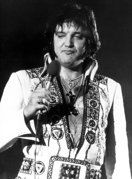 Elvis PRESLEY performing in 1977