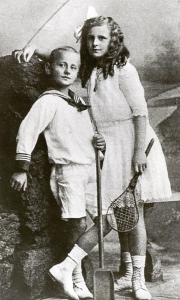 Leni RIEFENSTAHL and her brother Heinz, around 1917