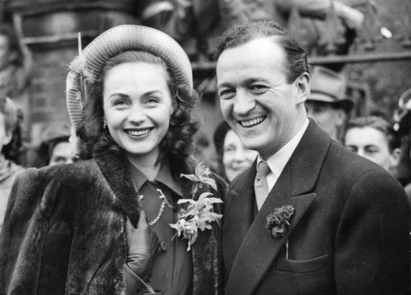 Hjordis TERSMEDEN and David NIVEN after their wedding in 1948