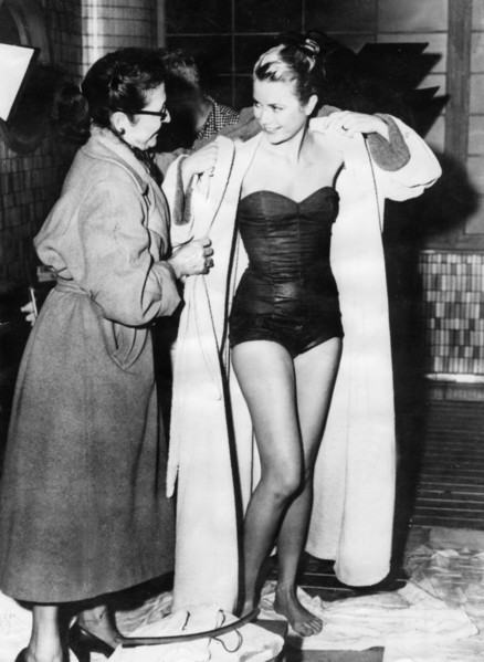 Grace KELLY in a swimsuit, Los Angeles 1955