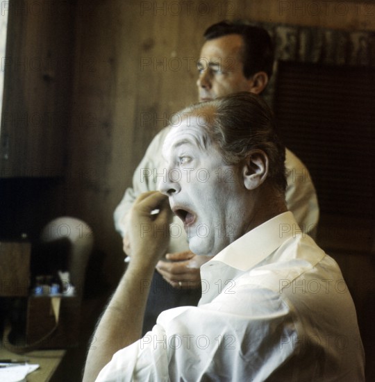 Curd JÜRGENS as a clown in 'The Blue Angel', puts on make-up