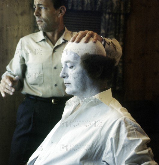 Curd JÜRGENS as a clown in 'The Blue Angel', is made up