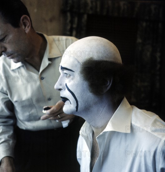 Curd JÜRGENS as a clown in 'The Blue Angel'