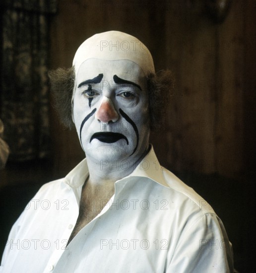 Curd JÜRGENS portrait as a clown in 'The Blue Angel'
