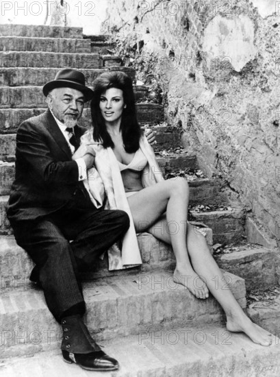 Edward G. ROBINSON and Raquel WELCH 1968