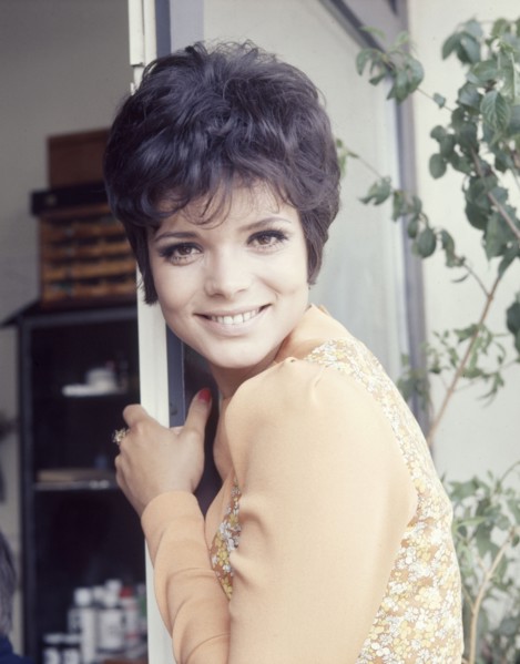 Uschi GLAS, portrait