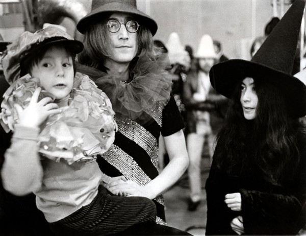 John LENNON with son Julian and Yoko ONO 1968