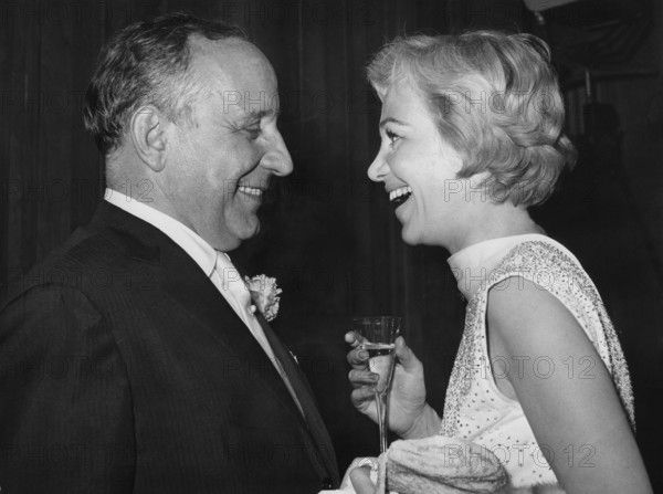 Hildegard KNEF and OE HASSE at the midnight ball, 1957