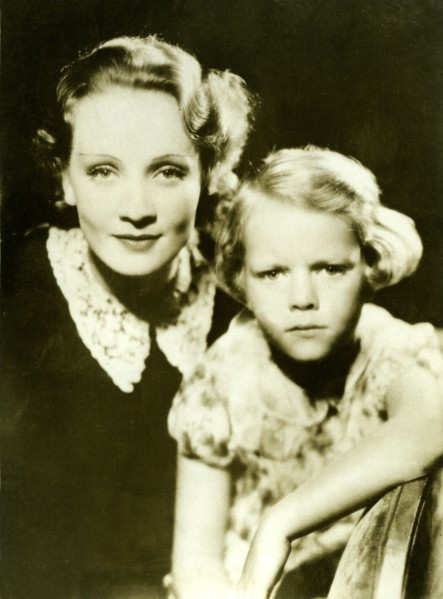 Marlene DIETRICH with her daughter Maria, 1931