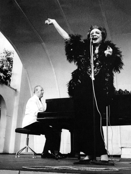 Zarah LEANDER and her husband Arne HÜLPHERS, 1968