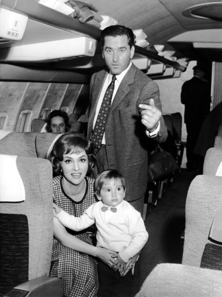 Gina LOLLOBRIGIDA with her husband and son, 1960