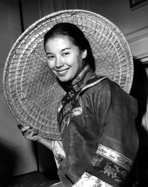 France NUYEN, portrait with Chinese straw hat, London 1960