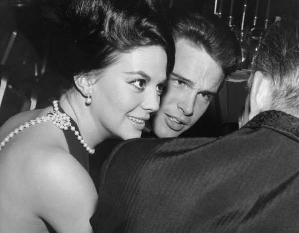 Natalie WOOD and Warren BEATTY at a party
