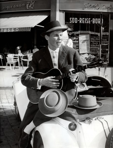 Peter KRAUS does hat advertising