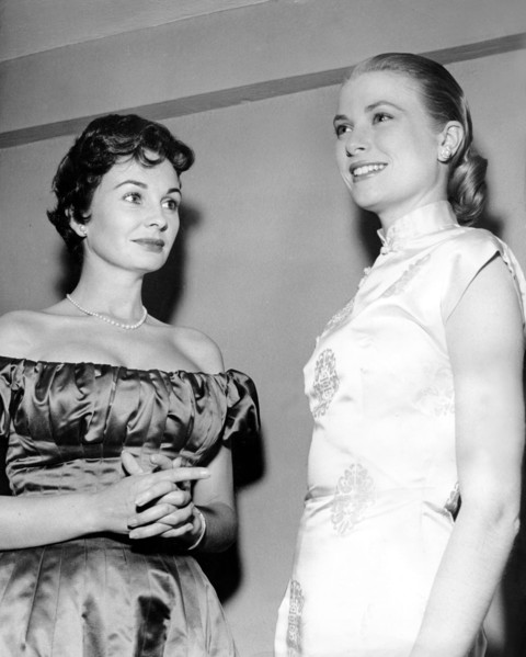 Jean SIMMONS and Grace KELLY at the Golden Globe Awards, 1955