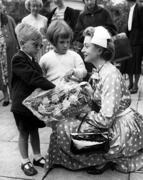 Deborah KERR opens Sunshine Homes garden party, 1957