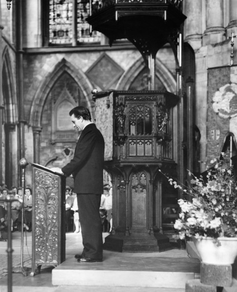 Shakespeare memorial service: Richard BURTON gives a speech, 1956