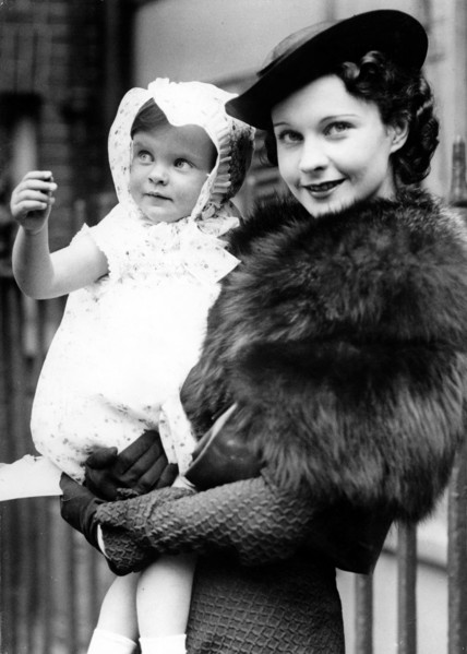 Vivien LEIGH with her daughter in London