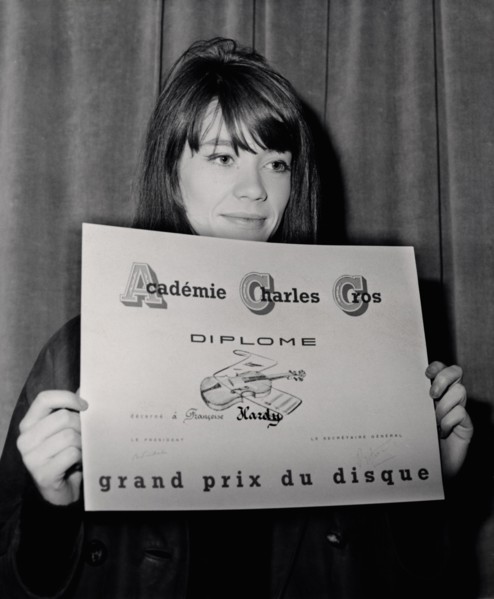 Francoise HARDY with music prize, 1963