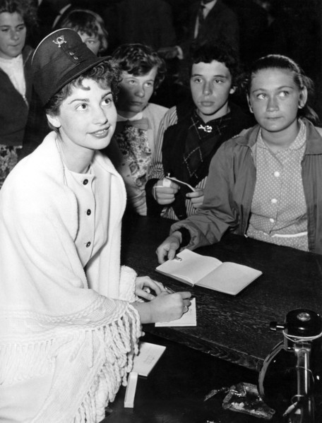 Johanna von KOCZIAN during an autograph session, Berlin 1957