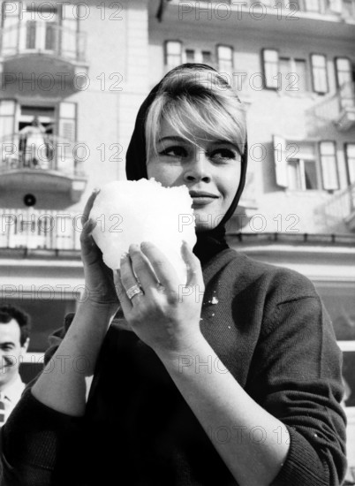 Brigitte BARDOT, portrait with snowball in hand, 1958