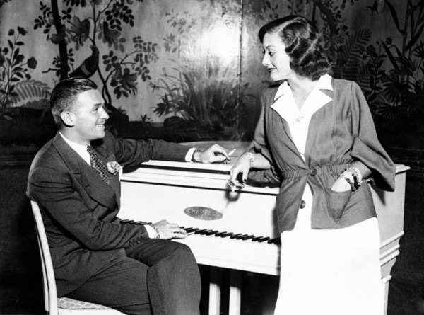 Douglas FAIRBANKS Jr. and Joan CRAWFORD, at the piano
