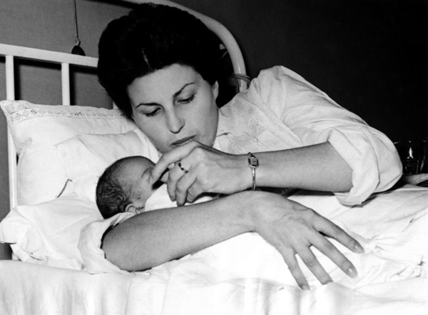 Silvana MANGANO and newborn daughter Raffaella, 1952