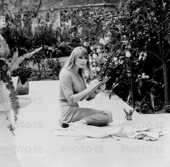 Elke SOMMER designing fabric