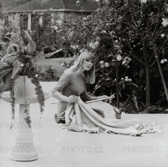 Elke SOMMER designing fabric