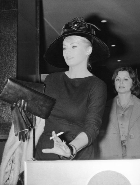 Anita EKBERG in Paris, 1962