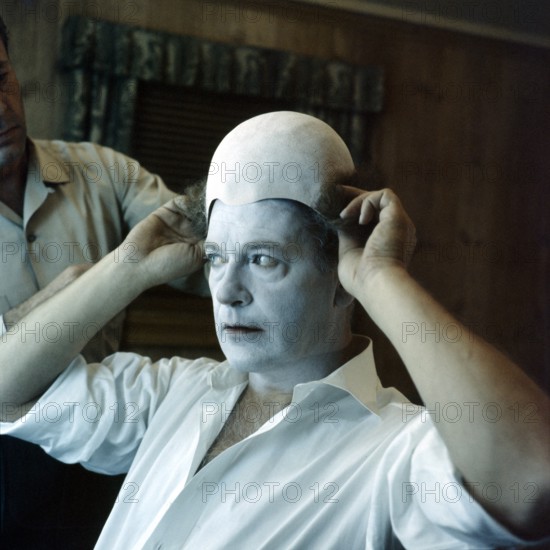 Curd JÜRGENS as a clown in 'The Blue Angel'