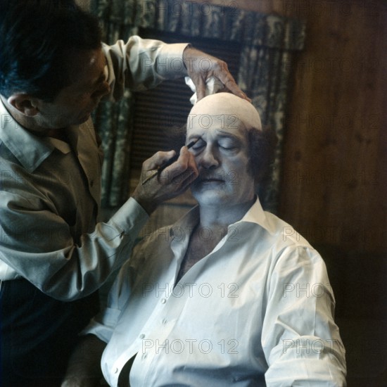 Curd JÜRGENS as a clown in 'The Blue Angel'