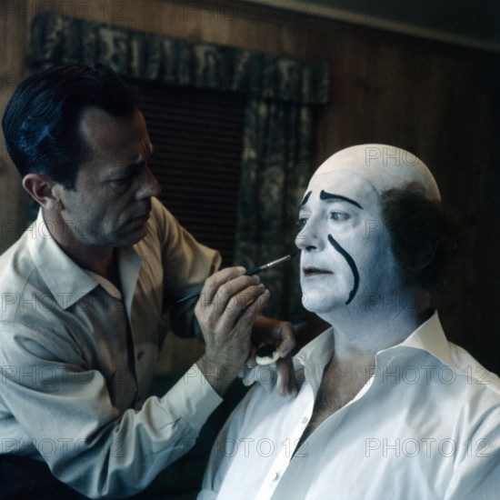 Curd JÜRGENS as a clown in 'The Blue Angel'