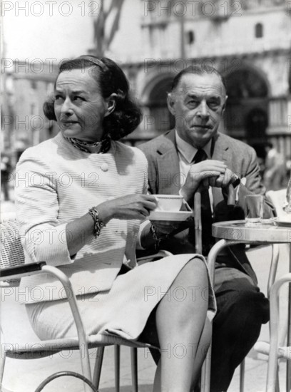 Erich Maria REMARQUE with his wife in Venice, 1961