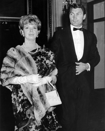 Jack PALANCE and Virginia BAKER in Hollywood