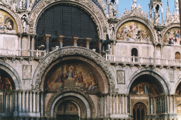 Façade de la Basilique Saint-Marc à Venise.