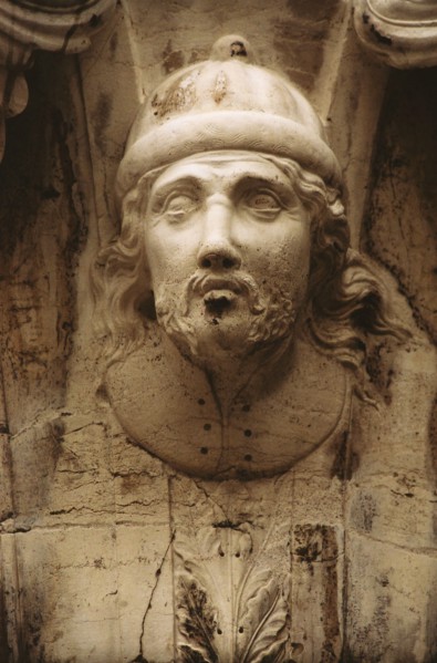 Palais Ducal à Venise : détail d'un pilier sculpté.