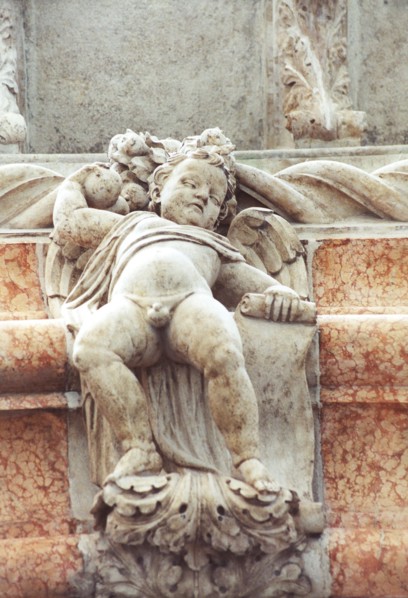 Le Palais Ducal à Venise : détail de la cour.