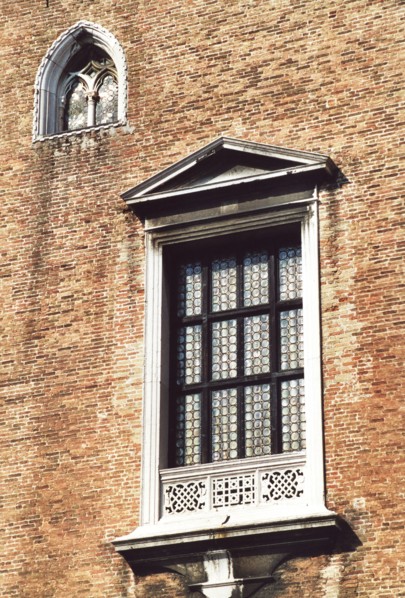 Le Palais Ducal à Venise : détail de la cour.