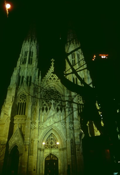 Vue nocturne de la Cathédrale Saint-Patrick