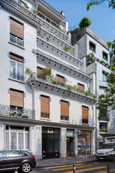 Stepped-terrace apartment building by architect Henri Sauvage (1873-1932) at 26, rue Vavin. It was constructed in 1912-1914.