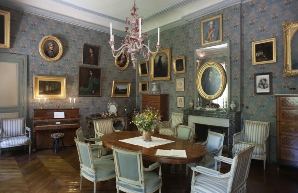 Nohant-Vic, the castle of George Sand (Le château de George Sand). Interior. A drawing room. Salon