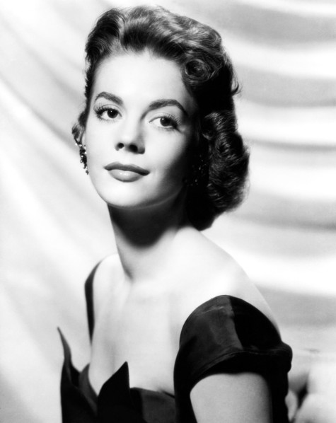 1955 ca.  : The movie actress NATALIE WOOD  ( 1938 - 1981 ), pubblicity still Warner Bros  - CINEMA - attrice cinematografica - portrait - ritratto   - orecchino - orecchini -  earring - earrings - cl...