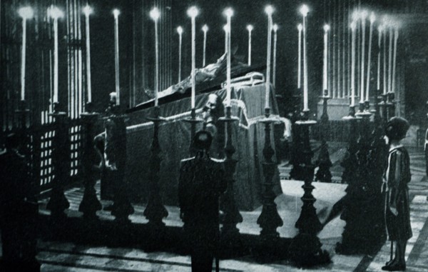 Black and white photograph of the body of Pope Pius XI (1857-1939; pope from 1922) on display in St. Peter's Basilica in Rome.