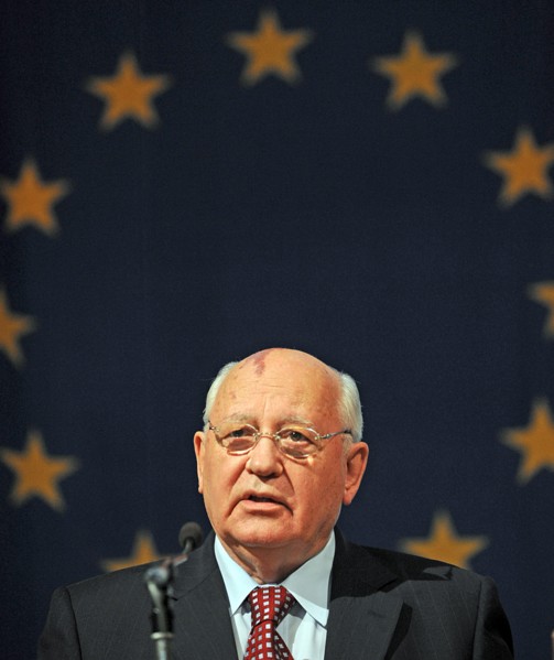 The former President of the Soviet Union, Mikhail Gorbachev gives a speech during a reception at the historic city hall in Passau, Germany, 2 July 2008. The politician is currently in Passau to prepar...