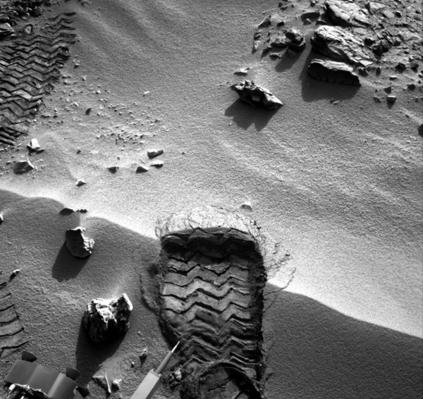 'Rocknest' Curiosity Wheel Scuff Mark