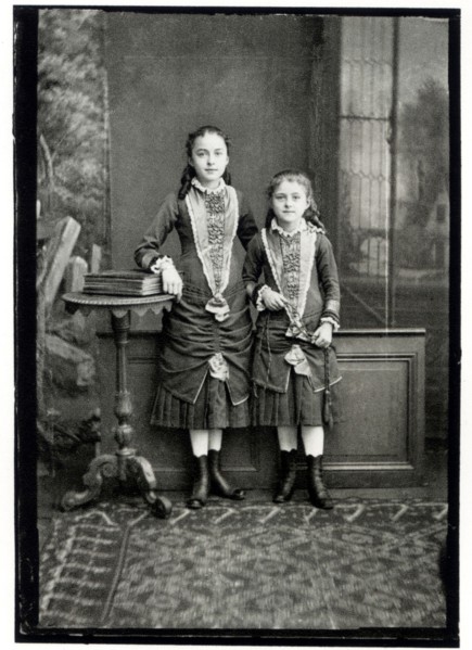 1881 :  the future Sainte Mother Thérèse of Lisieux ( born Marie Françoise Thérèse Martin - Alençon 1873 - Lisieux 1897 ) at right in a photograph with her older sister Céline Martin ( after Mother Gé...