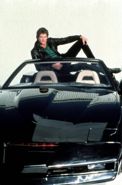 David Hasselhoff als Michael Knight auf seinem künstlich intelligenten und sprechenden Auto K.I.T.T *** Local Caption *** 1982  David Hasselhoff as Michael Knight and his artificial intelligent and sp...