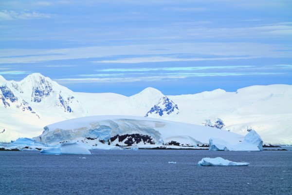 Various types of iceberg landscapes. There are ice floes, glaciers, oceans, radioactive clouds, sunshine, this is the Antarctic summer.