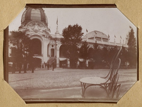 Album of the Universal Exhibition of 1900. Palace son and fabrics Anonyme. Album de l'exposition universelle de 1900. Palais des fils et tissus. 1900. Musée des Beaux-Arts de la Ville de Paris, Petit ...